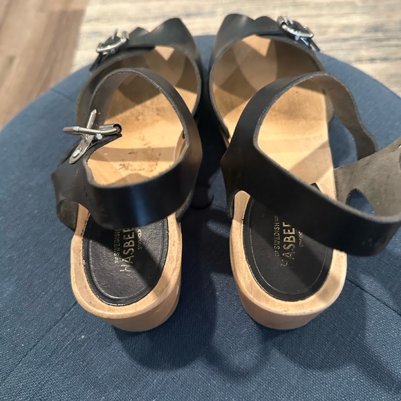 Hasbeens size 38 black. - Picture 4 of 6